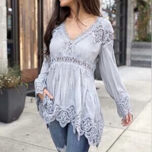 POL Romantic‎ Ethereal Lace Asymmetrical Tunic Top Size M Gray V-Neck Boho NWT